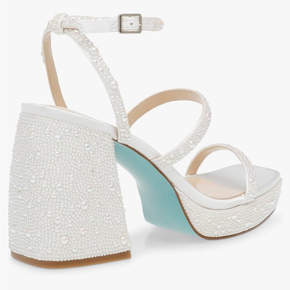 Betsey Johnson Women's Denni Heeled Sandal color:Pearl